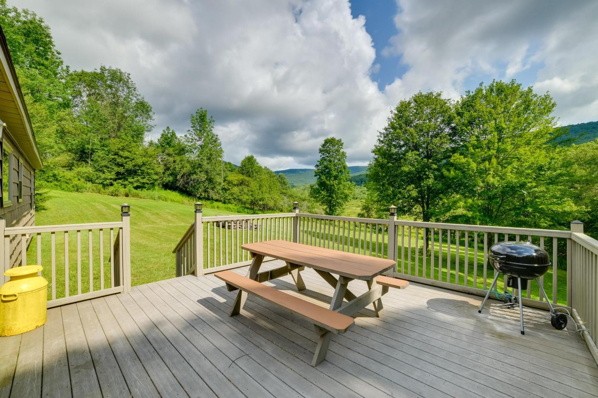 Quiet Catskills Getaway With Deck And Mtn Views New Kingston Exterior photo